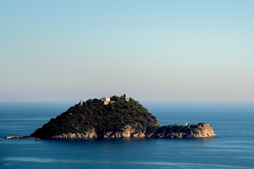 Isola Gallinara (fonte Pixabay)