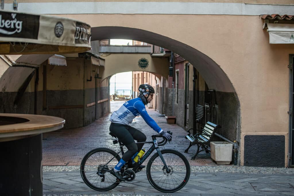 partecipante alla granfondo internazionale laigueglia 2025